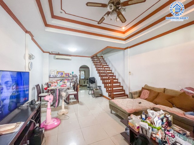 ทาวน์โฮมมือสองย่านกรุงเทพฯ ซอยนาคนิวาส37 แยก 1-8 เนื้อที่กว้าง 21.30 ตร.ว. พร้อมฟังก์ชัน 4 ห้องนอน 3 ห้องน้ำ ที่จอดรถ 1 คัน ภายในตกแต่งสวย ทำเลใจกลางเมือง รายล้อมด้วยสิ่งอำนวยความสะดวก เชื่อมต่อถนนประเสริฐมนูญกิจ ถนนรามอินทรา ใช้เวลาเพียง 11 นาทีถึงทางด่วน"ฉลองรัช"